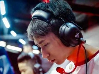 苏港李白出装攻略（解密苏港李白出装，成为不败之王）